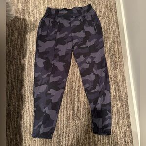 Old Navy Camo Joggers, size Medium
